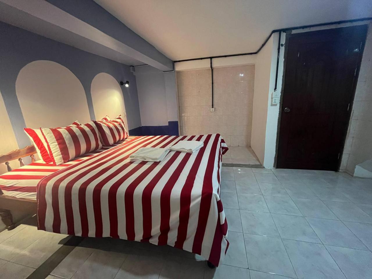 Por Chey Guesthouse バッタンバン エクステリア 写真