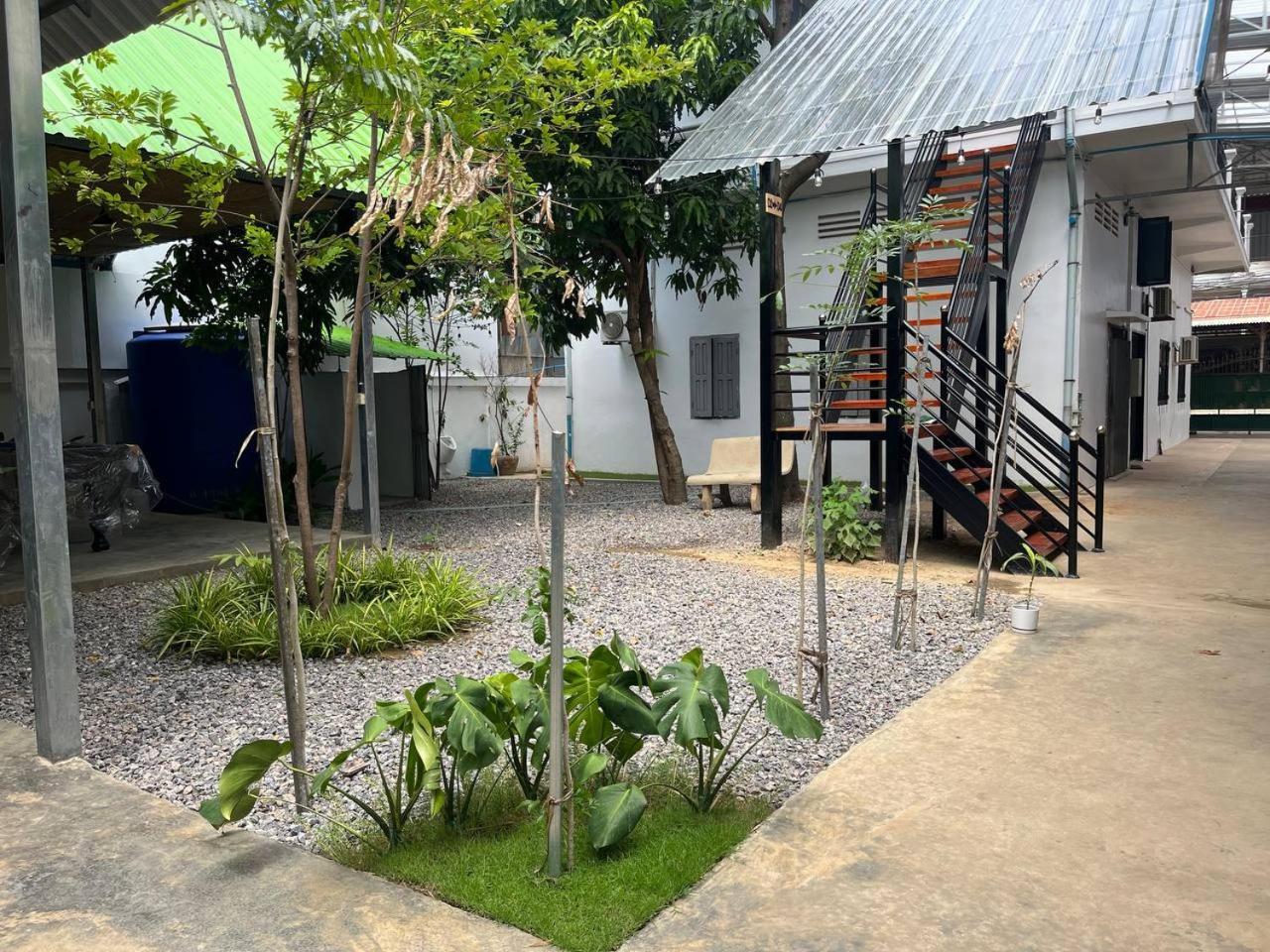 Por Chey Guesthouse バッタンバン エクステリア 写真